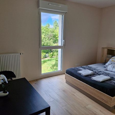 Appartement A Floirac Avec 2 Chambres, Un Parking Prive, Une Terrasse, A 5 Minutes En Voiture De L'Arkea Arena De Bordeaux Exteriér fotografie