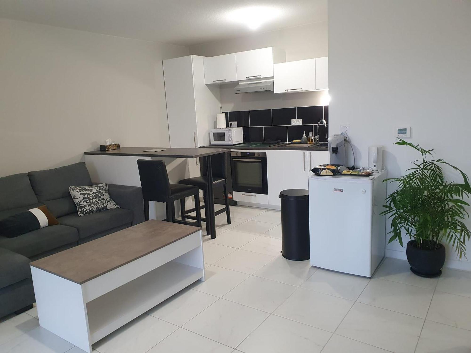 Appartement A Floirac Avec 2 Chambres, Un Parking Prive, Une Terrasse, A 5 Minutes En Voiture De L'Arkea Arena De Bordeaux Exteriér fotografie