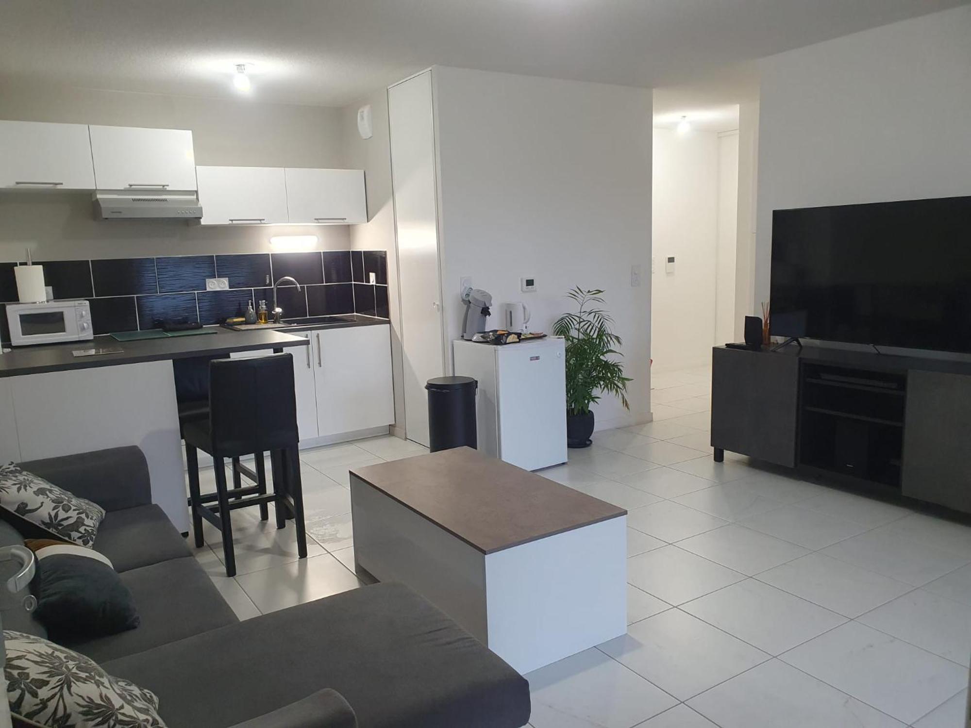 Appartement A Floirac Avec 2 Chambres, Un Parking Prive, Une Terrasse, A 5 Minutes En Voiture De L'Arkea Arena De Bordeaux Exteriér fotografie