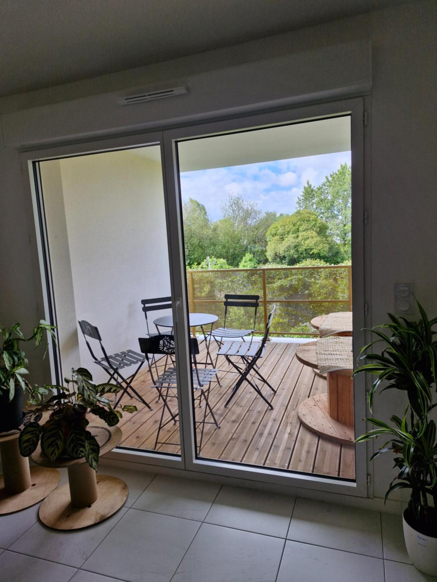 Appartement A Floirac Avec 2 Chambres, Un Parking Prive, Une Terrasse, A 5 Minutes En Voiture De L'Arkea Arena De Bordeaux Exteriér fotografie